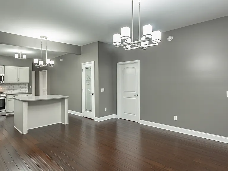 1553 Kirby Ave — Photo 3