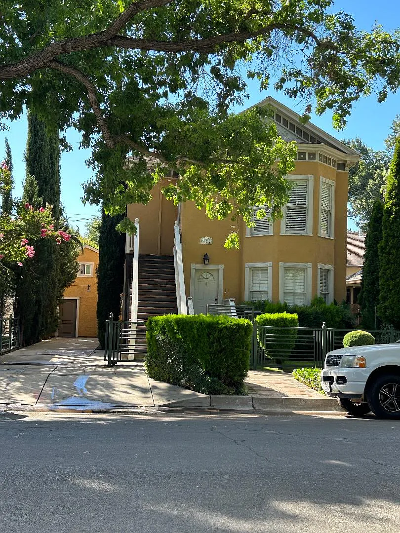 2 bed, 900 sqft, $2,250 — Photo 2