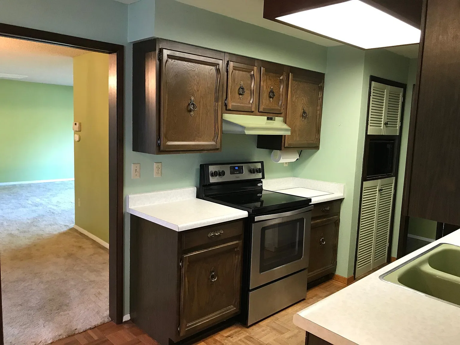 4 bed, 2220 sqft, $4,950 — Photo 2