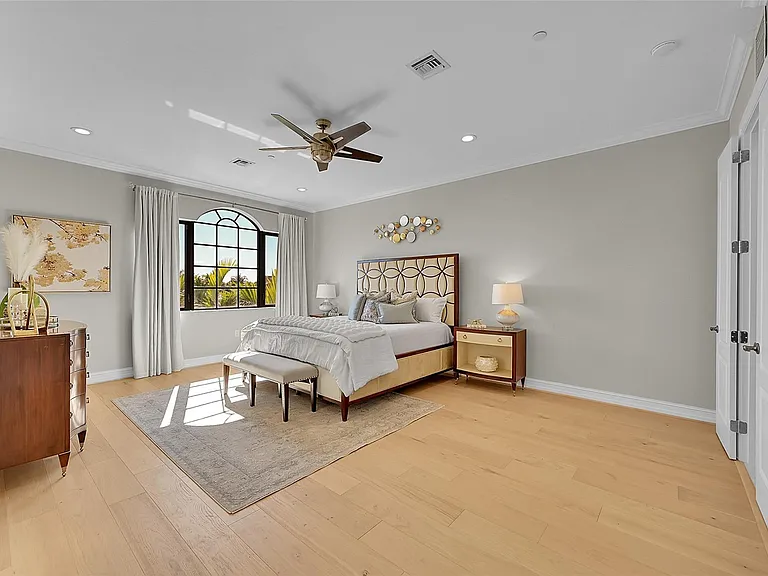 2254 SE 7th St — Photo 21