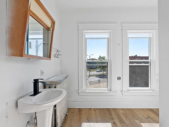 3rd image of 2900-02 W Arthur Ave #2902-A