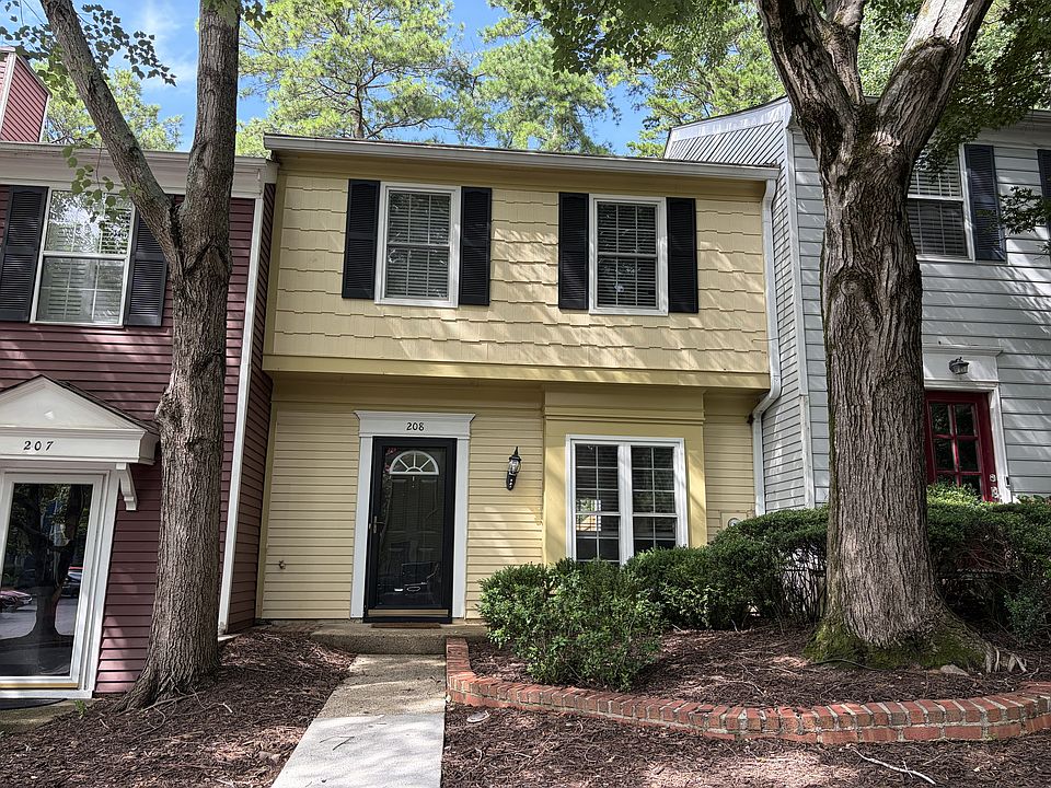 1st image of 208 Wedgewood Way