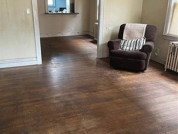 4th image of 160 Hyatt Ave