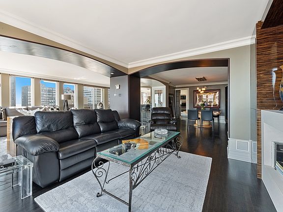 4th image of 200 E Delaware Pl APT 23C