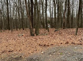 189 Mahogany Dr, Dingmans Ferry, PA 18328