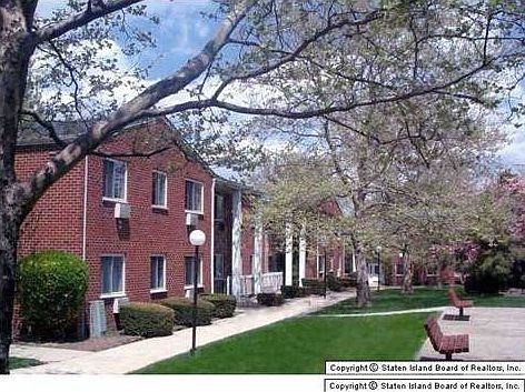 1st image of 15 Gadsen Pl APT 2D