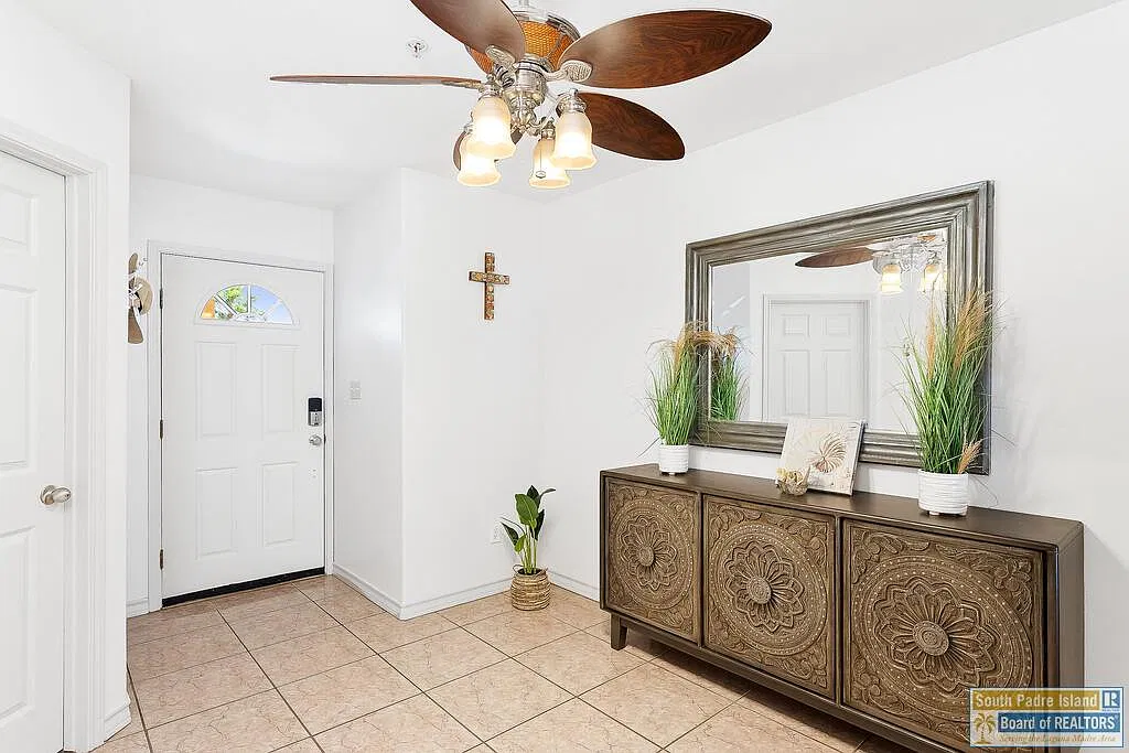 2 bed, 2.0 bath, 1020 sqft, $1,950 — Photo 2