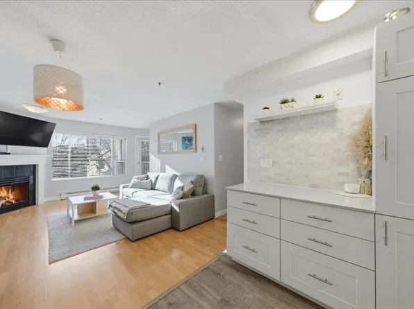 1433 E 1st Ave #303, Vancouver, BC V5N 1A4