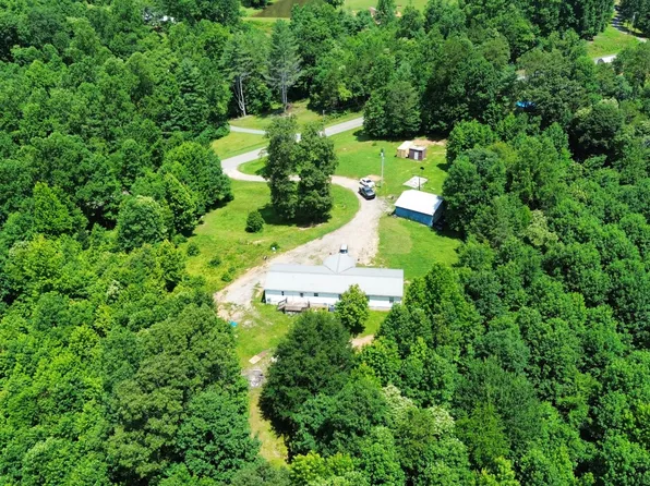 44 Woodlawn Dr, Mc Caysville, GA 30555