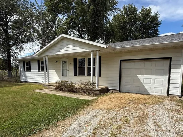 222 Westport Dr, Salem, IL 62881