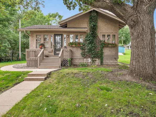 1208 Fargo Ave, Spirit Lake, IA 51360