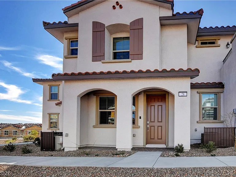 28 Lomita Heights Dr — Photo 2