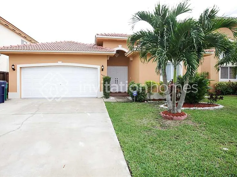 4633 SW 164th Ct — Photo 1