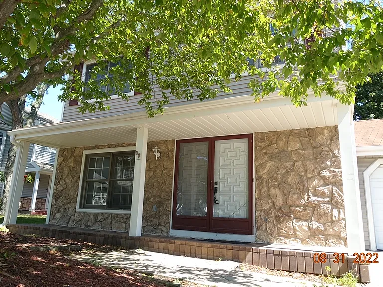 641 Dordan Ct — Photo 2