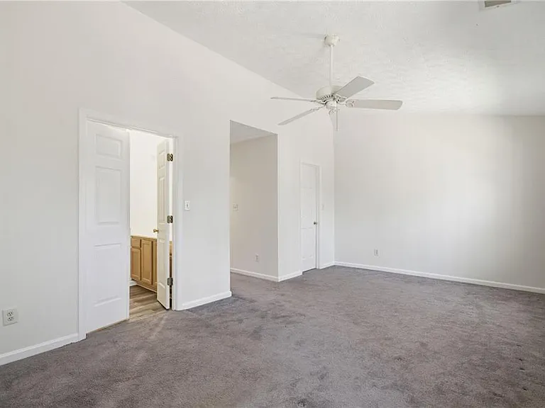 2913 Greyhawk Ln — Photo 33