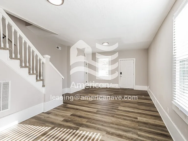 857709_002_wm_-_living_room_13327368.jpg