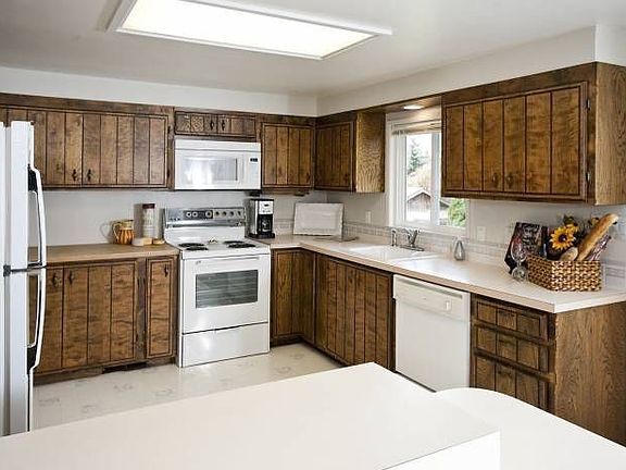 4th image of 18524 40th Ave W