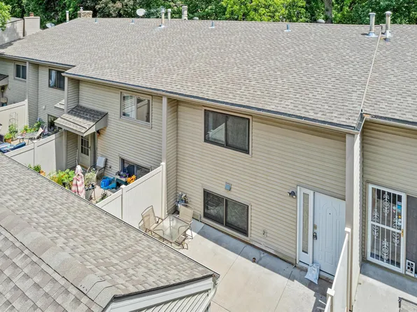 5557 E Oberlin Cir, Minneapolis, MN 55432