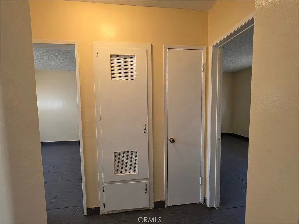 2 bed, 800 sqft, $2,200 — Photo 4