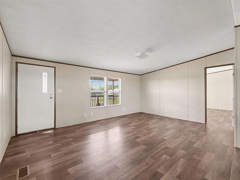 360 Shady Oaks #B — Photo 6