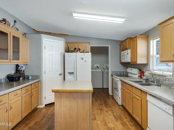 2200 N DELAWARE Drive #76, Apache Junction, AZ 85120