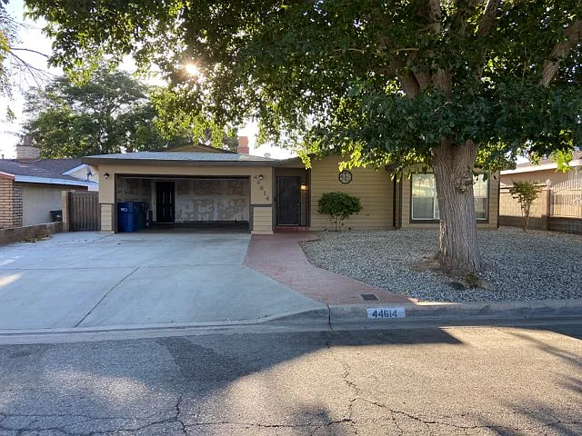 4 bed, 1700 sqft, $2,800 — Photo 2