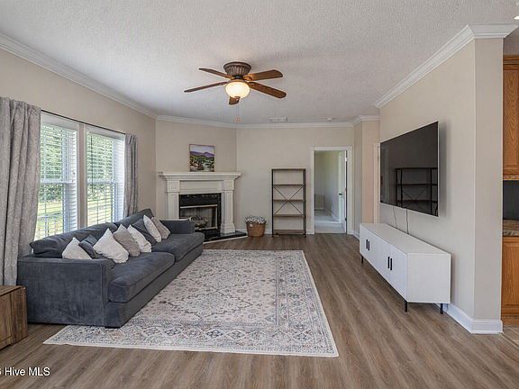 3rd image of 818 -820 Thomas Road