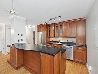 60 Longwood Ave APT 301, Brookline, MA, 02446
