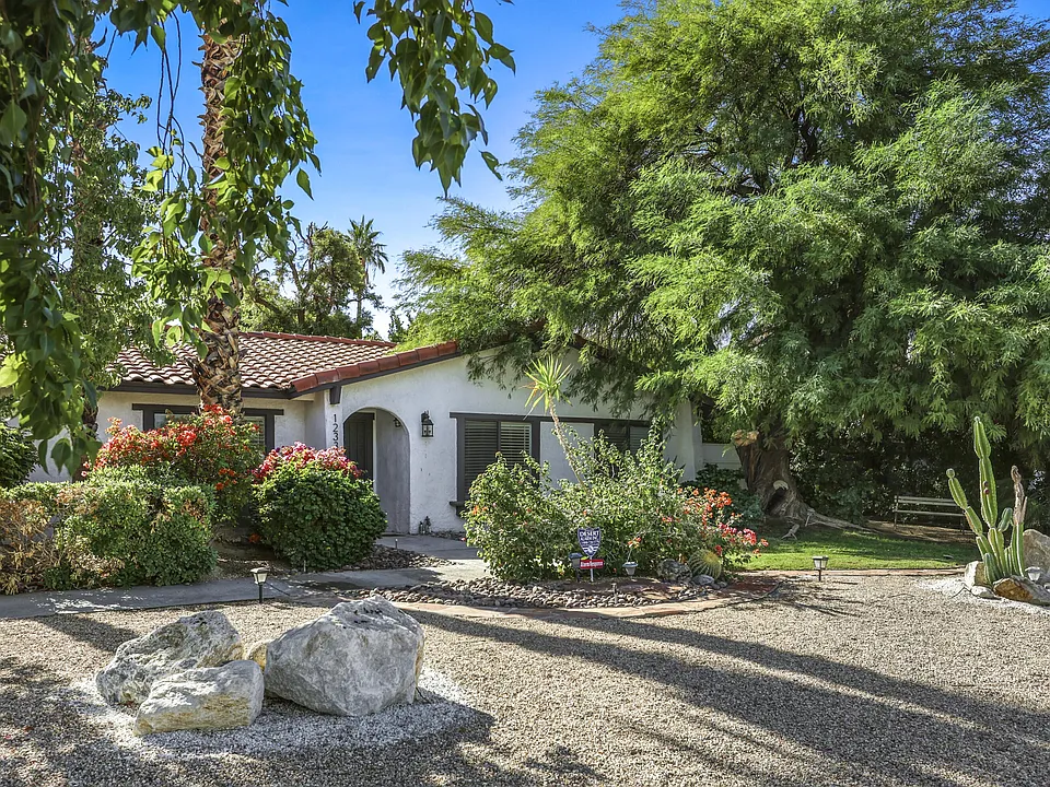 1233 E Via Escuela