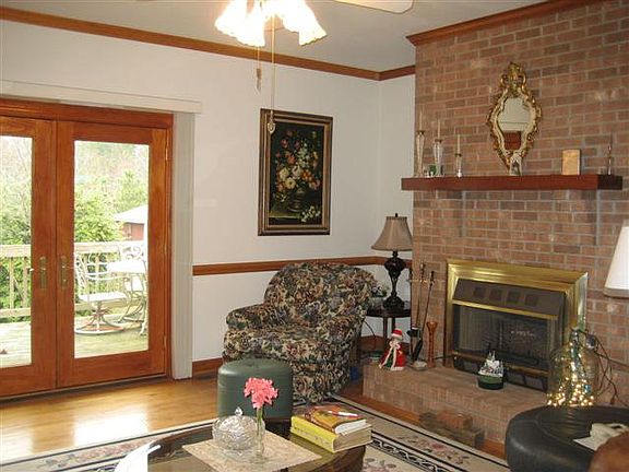 3rd image of 1022 Kendrick St