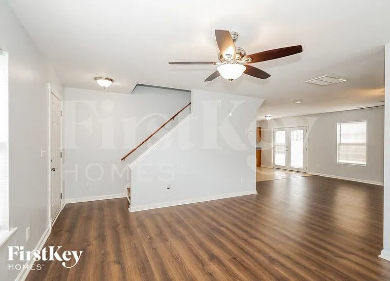 16315 Circlegreen Dr — Photo 3
