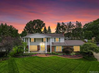 53900 Surfside Dr, Utica, MI 48316