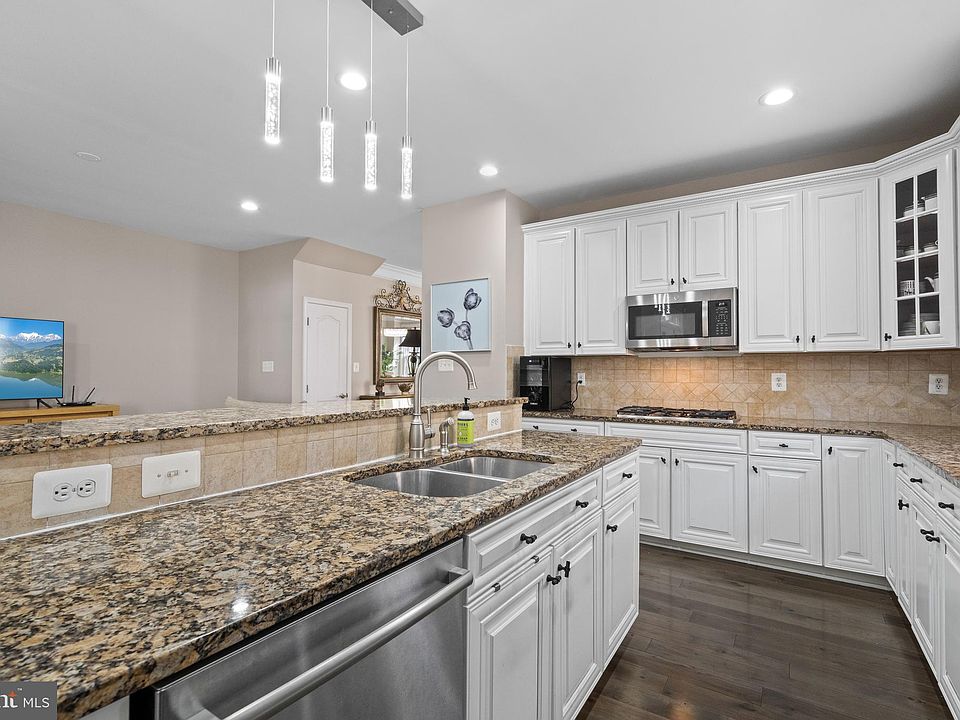 1st image of 19374 Coppermine Sq