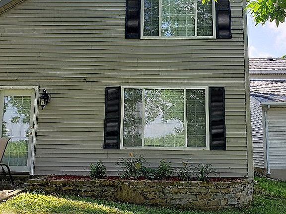 5th image of 919 Charleston Ct