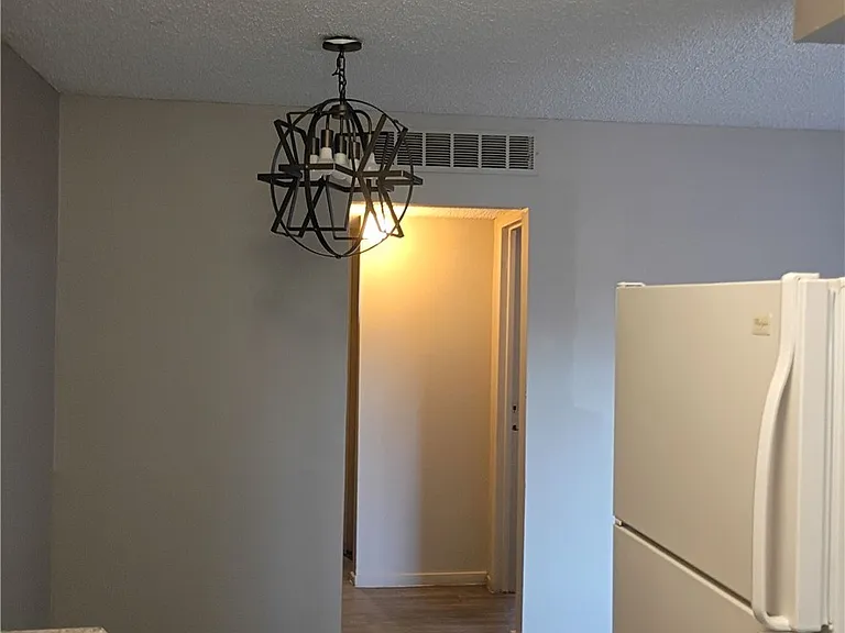 2100 Sunrise Ave #9 — Photo 8