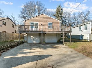 81 Metacomet St, Portsmouth, RI 02871