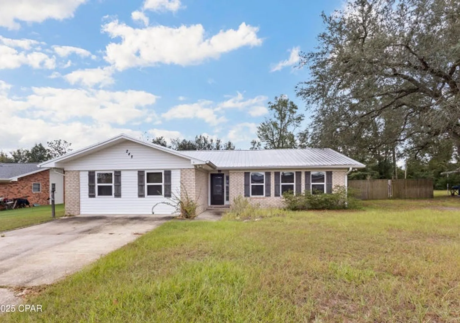 3 bed, 2.0 bath, 2600 sqft, $2,400 — Photo 1