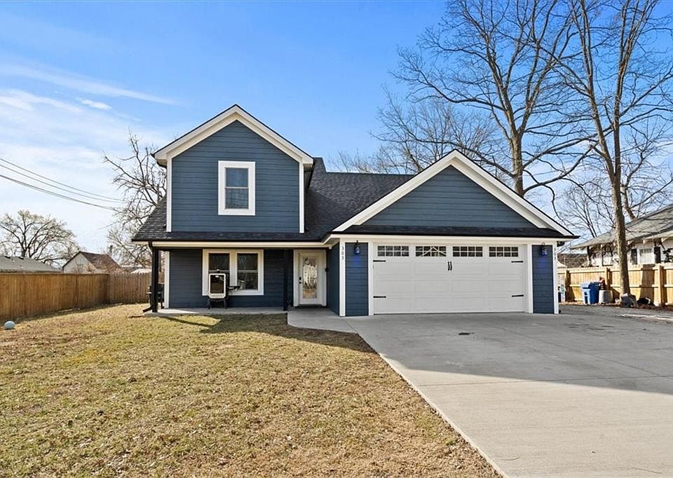 1st image of 303 W Chestnut St