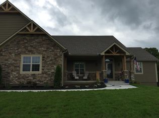 17818 182nd St, Tonganoxie, KS 66086