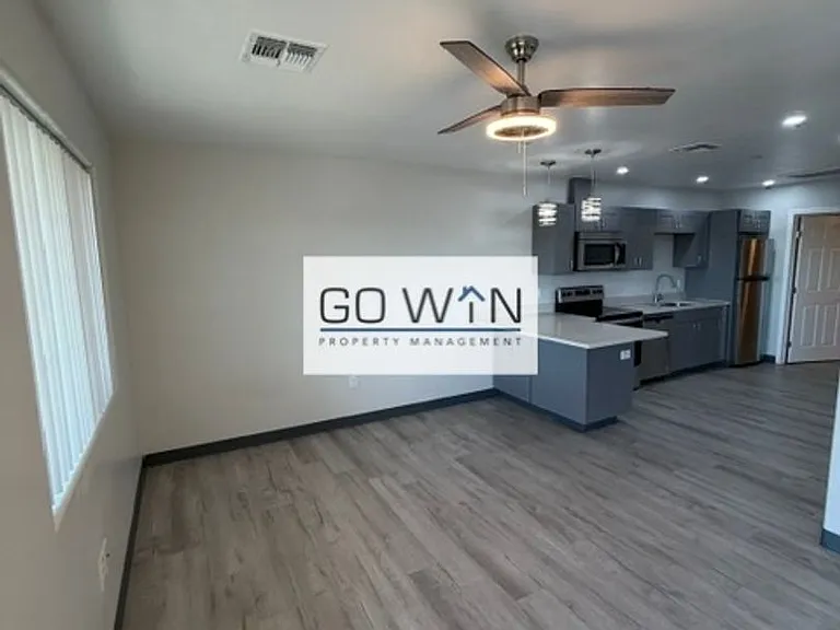 23 E Illini St — Photo 3