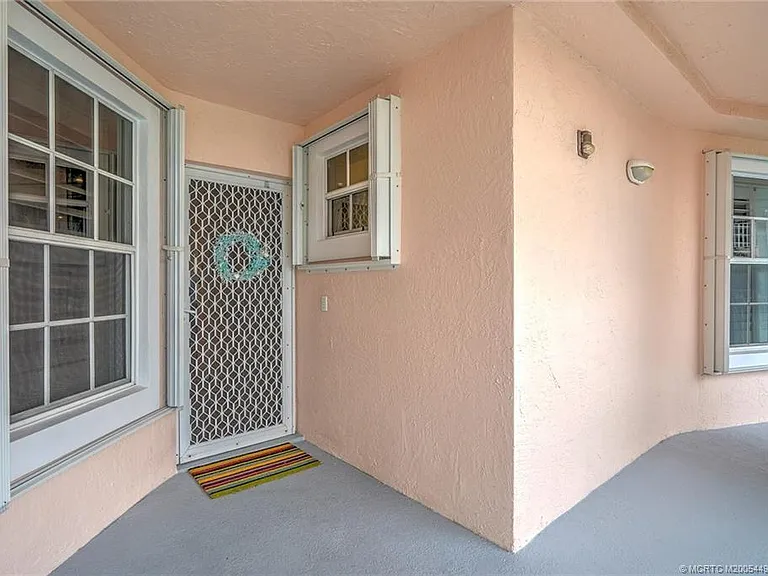 5750 NE Island Cove Way #3302 — Photo 3