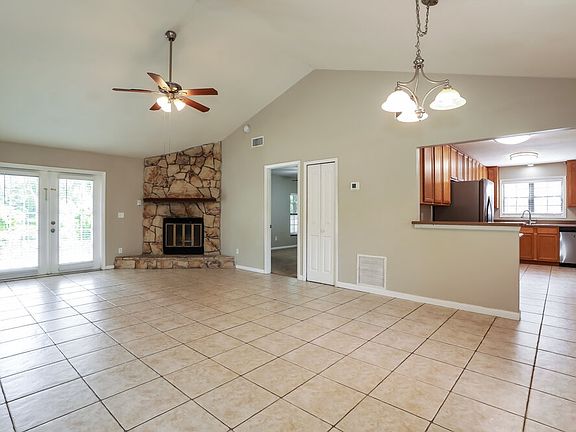 4th image of 3824 Tree Lake Dr