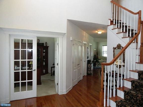 5th image of 506 Wisteria Way