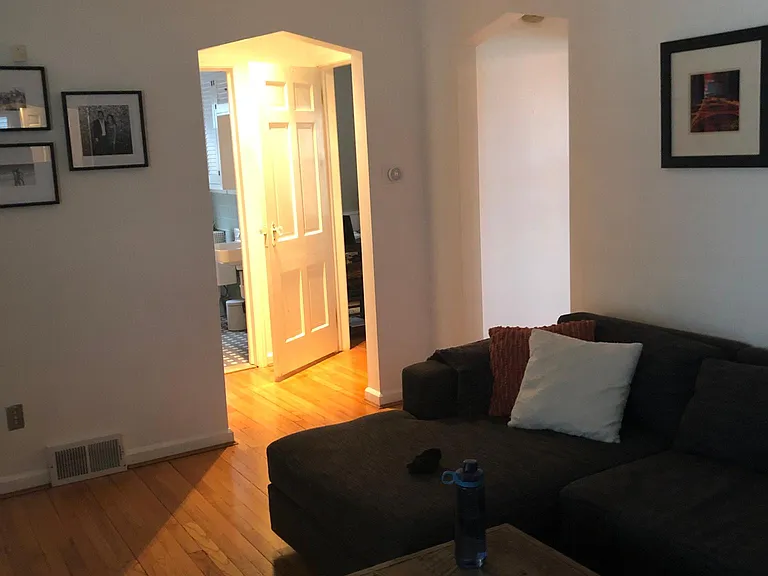 126 N Wilson Ave — Photo 3