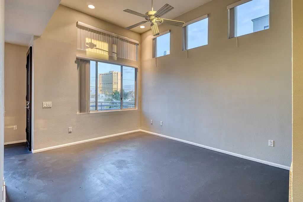 3 bed, 1354 sqft, $2,250 — Photo 2