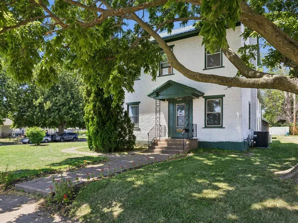 2202 McKinley St, Clinton, IA 52732