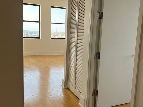 5th image of 4 Beacon Way APT 701