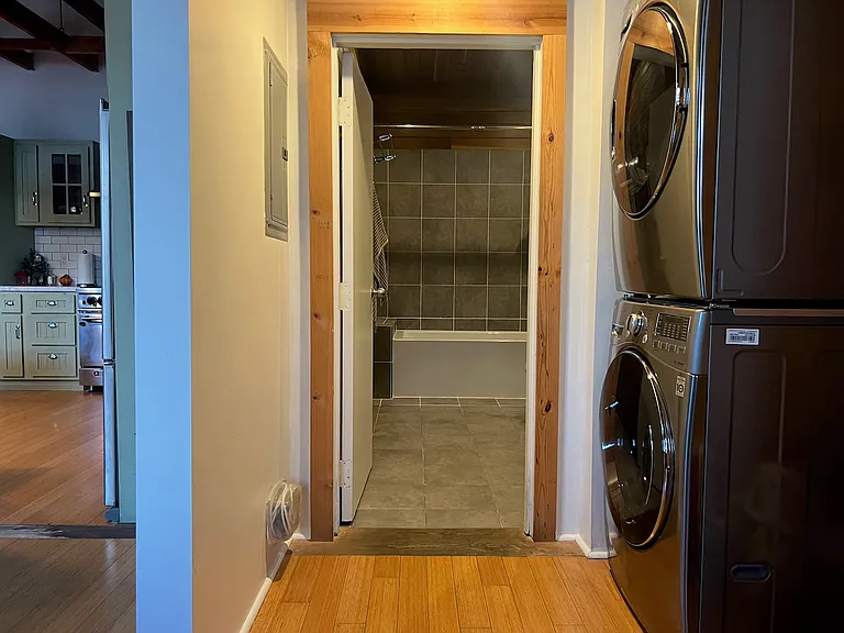 500 Molino St #313 — Photo 9