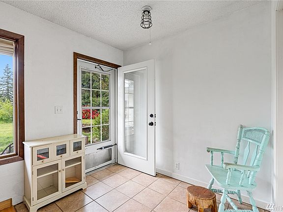 3rd image of 2315 Woodhaven Ln