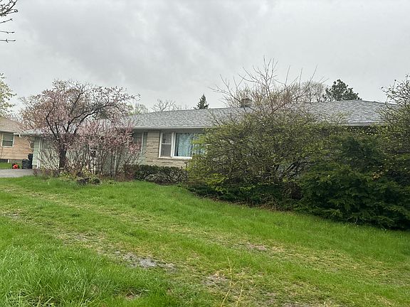 2nd image of 928 E Main St